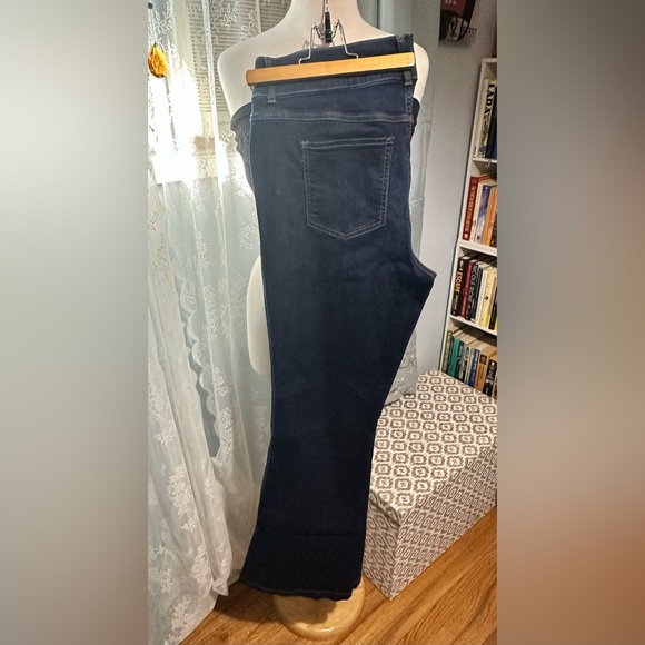 Women’s Flare Jean - Picture 1 of 6